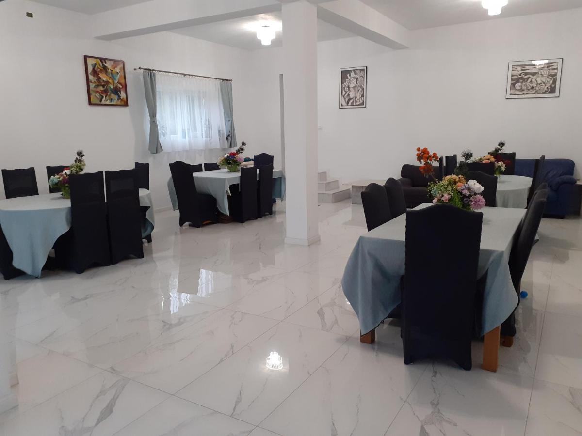 Salcia Otel Tasnad Dış mekan fotoğraf