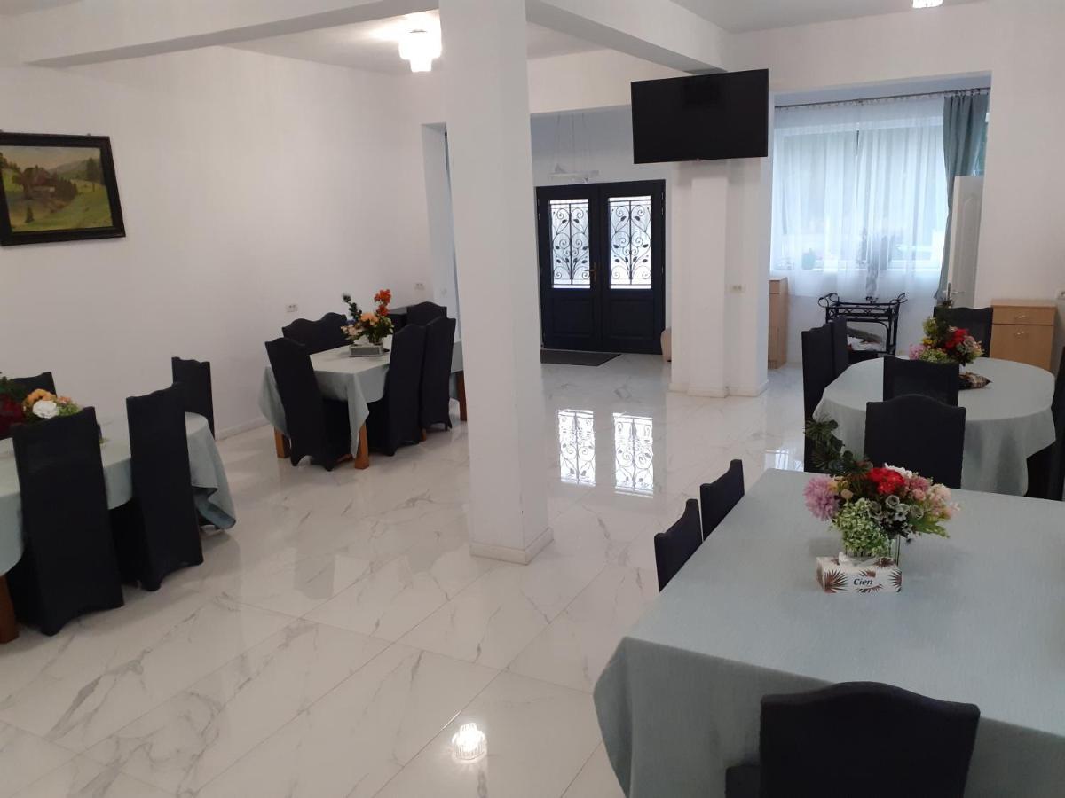 Salcia Otel Tasnad Dış mekan fotoğraf