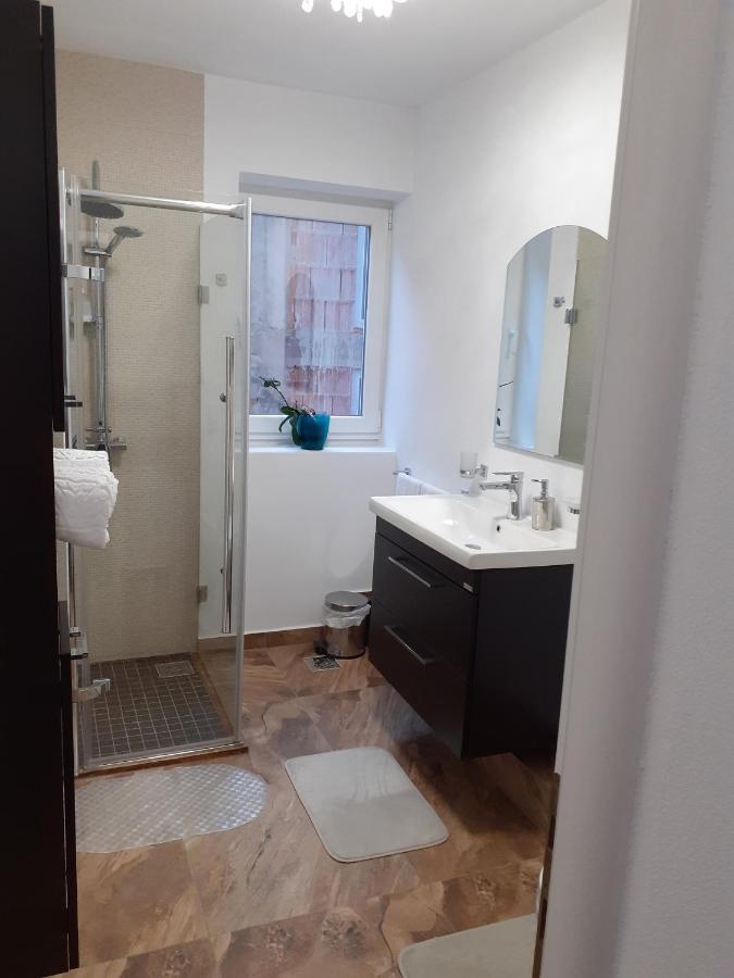 Salcia Otel Tasnad Dış mekan fotoğraf